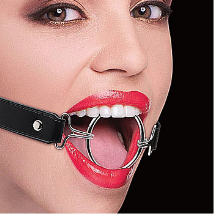 Suupallo ja suukapula tuovat näyttävyyttä seksiin. Gagilla voit venyttää auki tai tukkia subin suun turvallisesti.